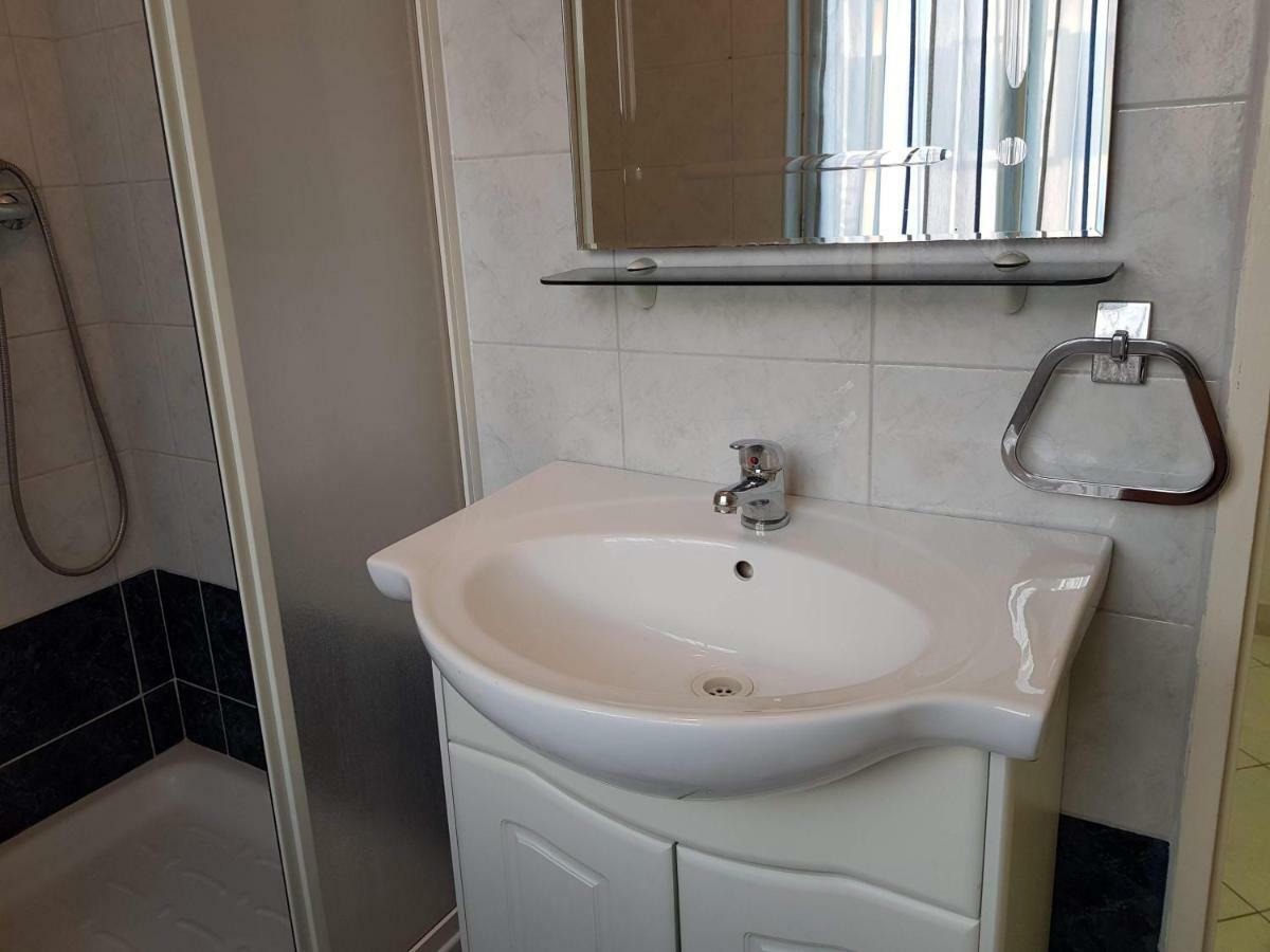 Mare Azzurro Apartments بولا المظهر الخارجي الصورة